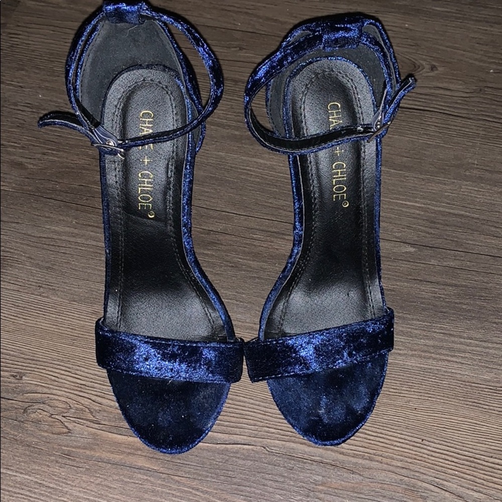 Chase & Chloe Midnight blue velvet high heels